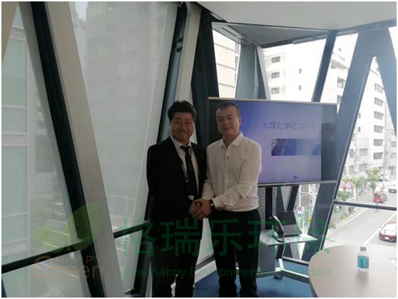 盈彩(中国)股份有限公司-官网总经理王贵军先生与大塚化学总部领导三垣正典先生（左）的合影